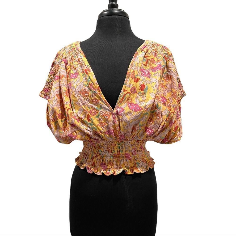 cupcakes & Cashmere Floral Double V-Neck Smocked Crop Top Sz M